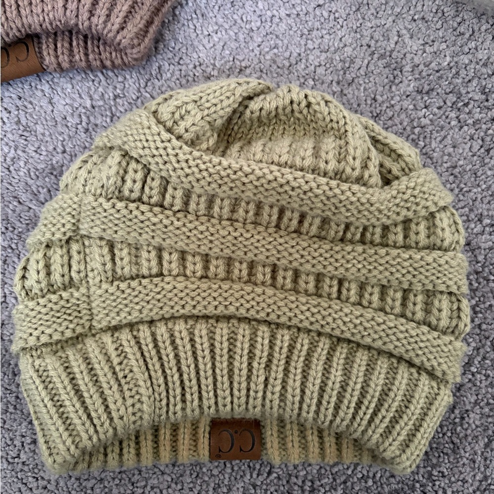 CC Exclusives 3 Piece Cable Knit Beanie Set - Picture 5 of 7